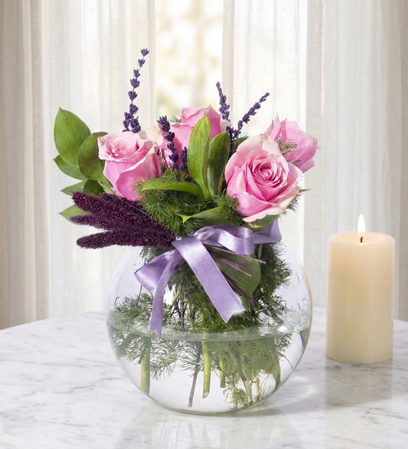 Cam Akvaryumda Mor Setaria ve 5 Pembe Gül